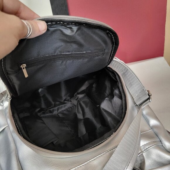 SHINEY VEGAN LEATHER METALLIC SILVER BACKPACK - Picture 4 of 7